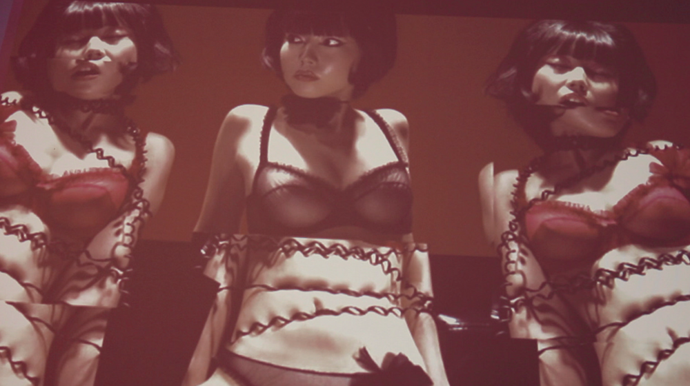 Возбуждает до ужаса))