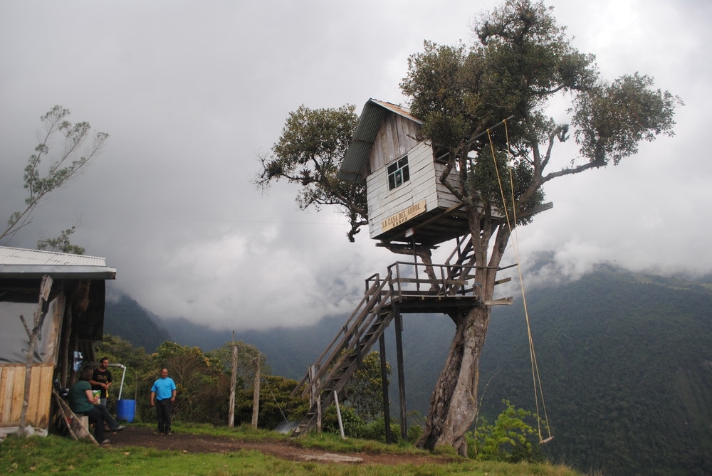 Сумасшедший качели отеля Casa Del Arbol в Эквадоре