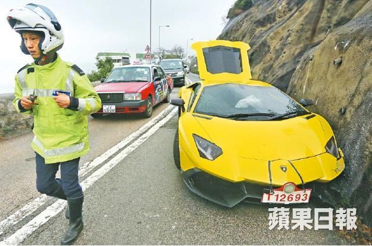 Новенький юбилейный Lamborghini попал в аварию