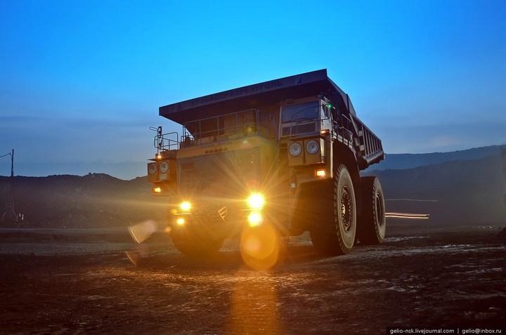 «БелАЗ 75600″ — самый большой грузовик в СНГ… (36 фото+видео)