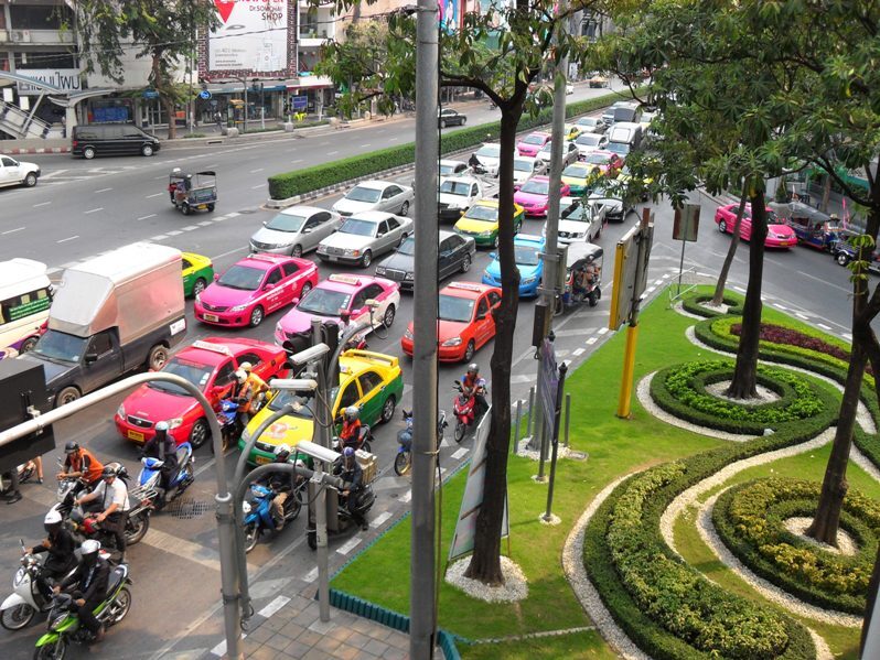 Разноцветные такси в Бангкоке