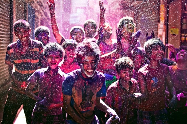 Миллионы красок и позитивных эмоций на празднике Холи