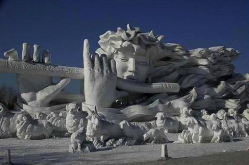 Потрясающие снежные скульптуры