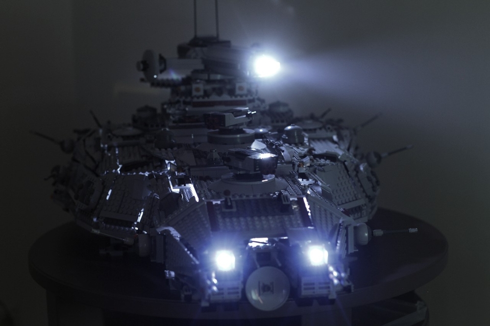 Космический корабль из Lego