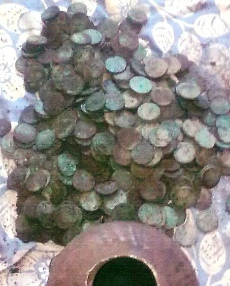 Клад из 339 старинных монет