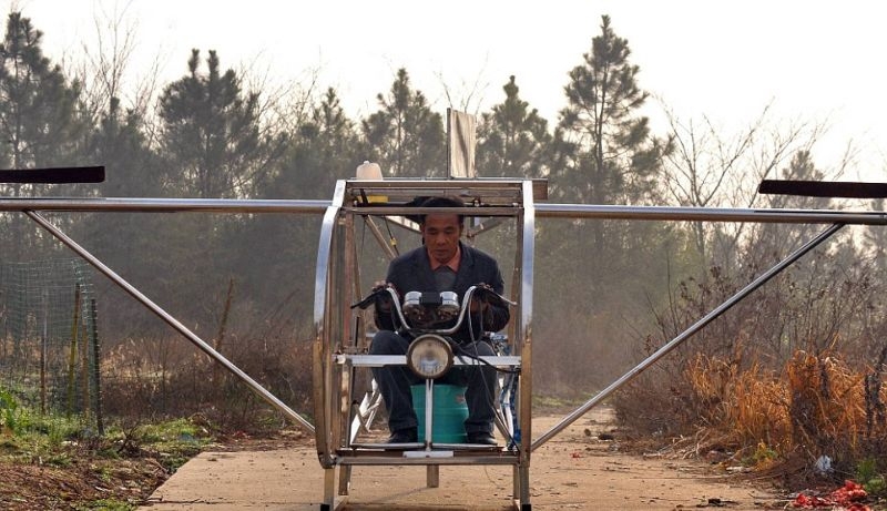 Фермер из Китая собрал из металлолома вертолет