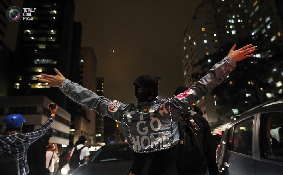 Акции протеста против турнира ФИФА в Сан-Паулу, Бразилия