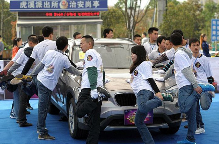 Как выиграть BMW в Китае