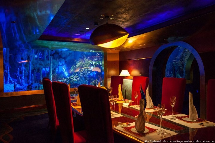 Необычный ресторан-аквариум в отеле «Бурж Аль Араб»
