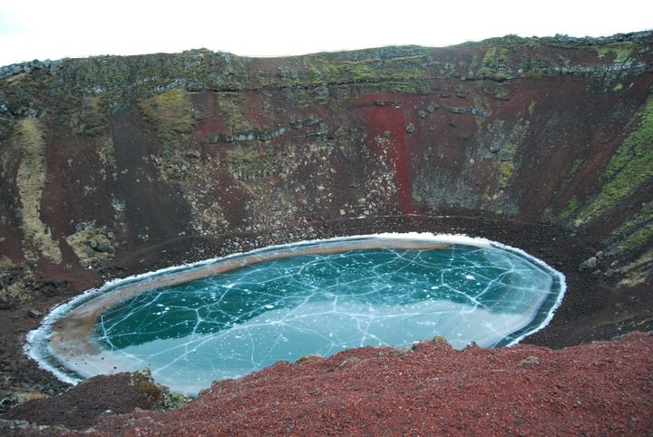  кратерное озеро Кериз, Исландия
