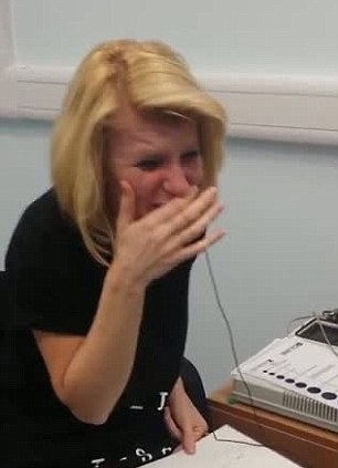 Эмоции женщины, услышавшей свой голос впервые за 40 лет