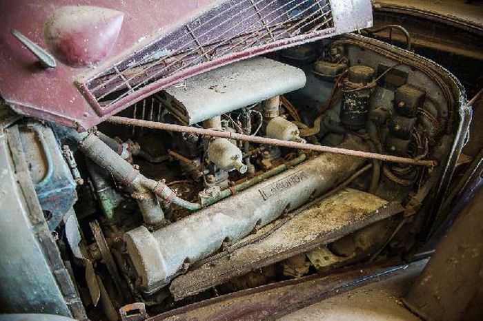  В заброшенном гараже нашли Lagonda V12 Hooper