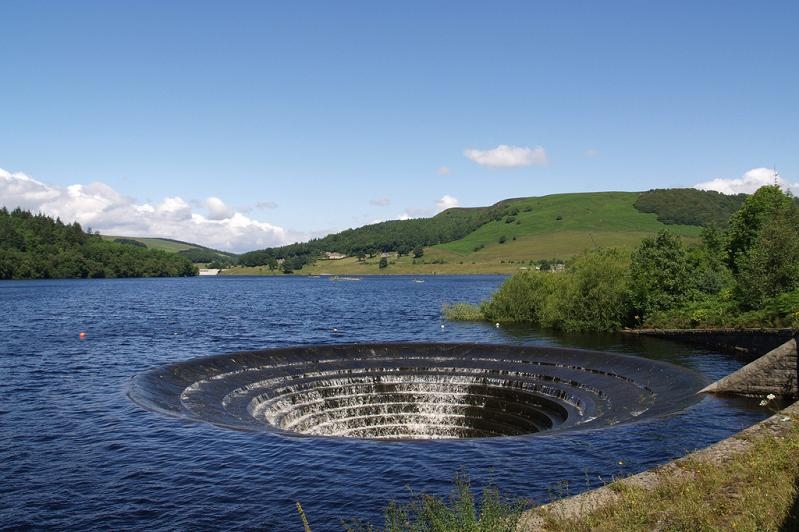 Гигантские водяные дыры