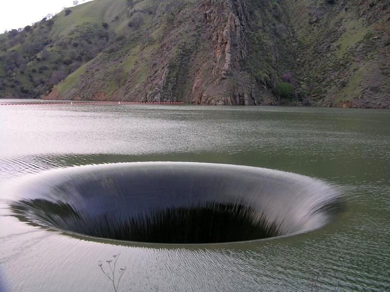 Гигантские водяные дыры