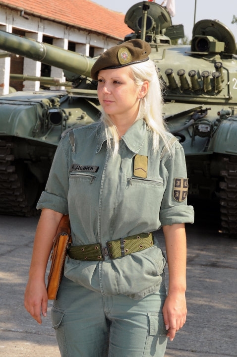 Сербские военные девушки