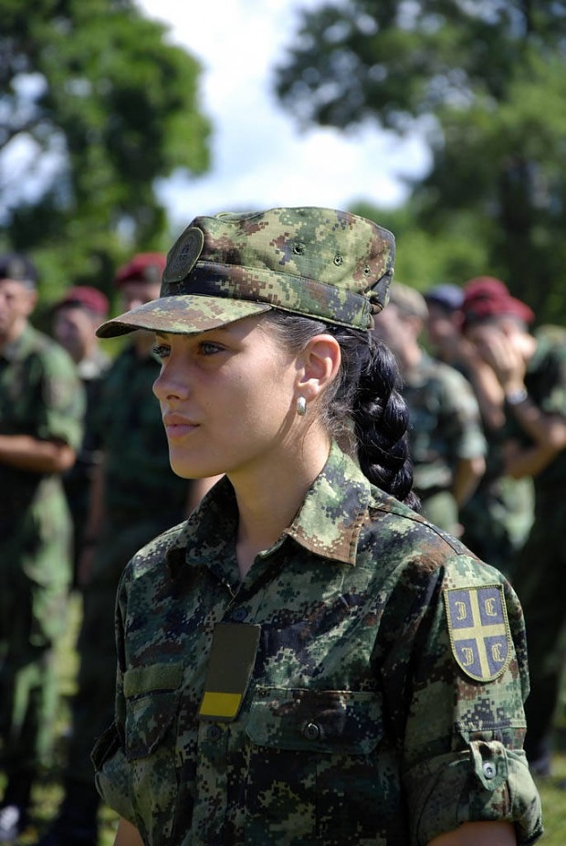 Сербские военные девушки