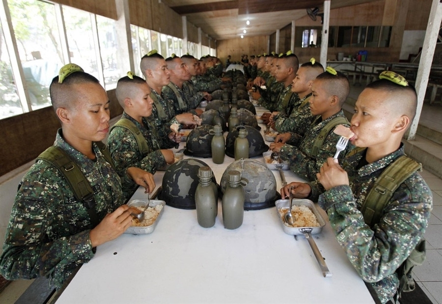 Женщины, служащие в морской пехоте Филиппин