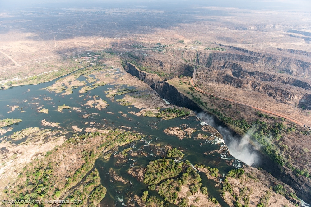 Замбия. Водопад Виктории с вертолёта.