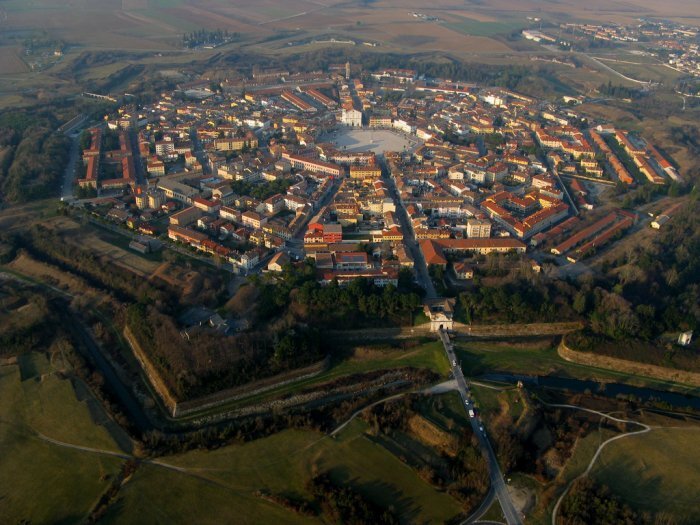Симметричный город-крепость в Италии