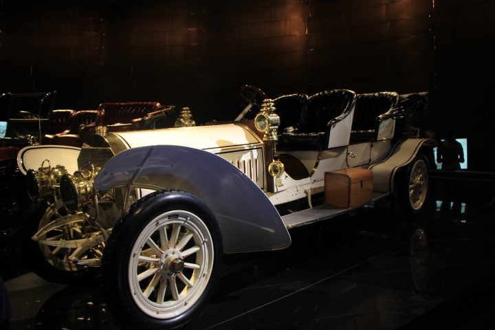 Музей Mercedes-Benz в Штутгарте