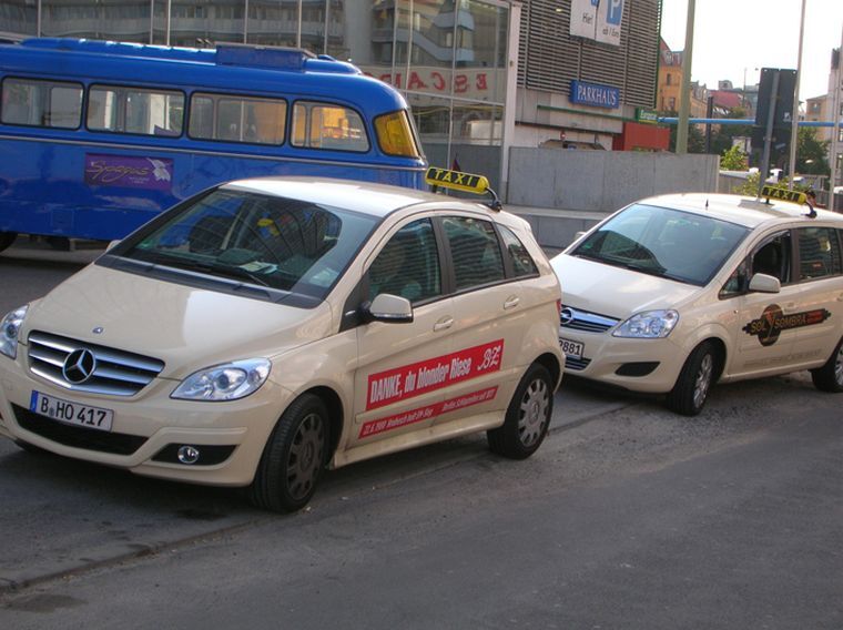 Автомобили служб такси в мировых столицах