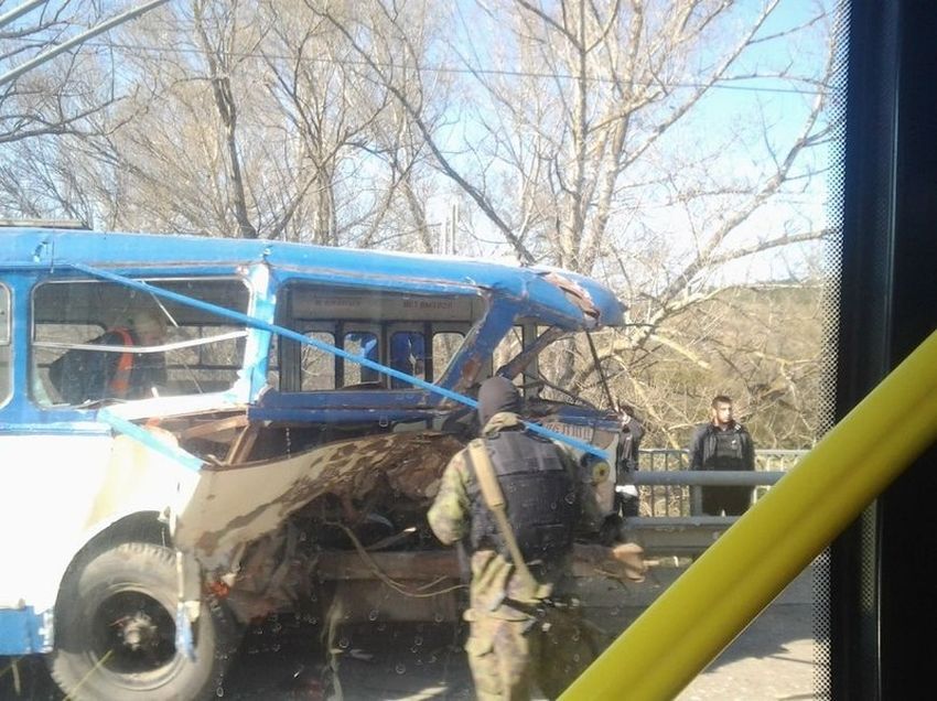  В Крыму бронеавтомобиль «Тигр» врезался в троллейбус