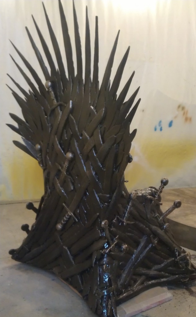 Железный трон из «Игры престолов» своими руками