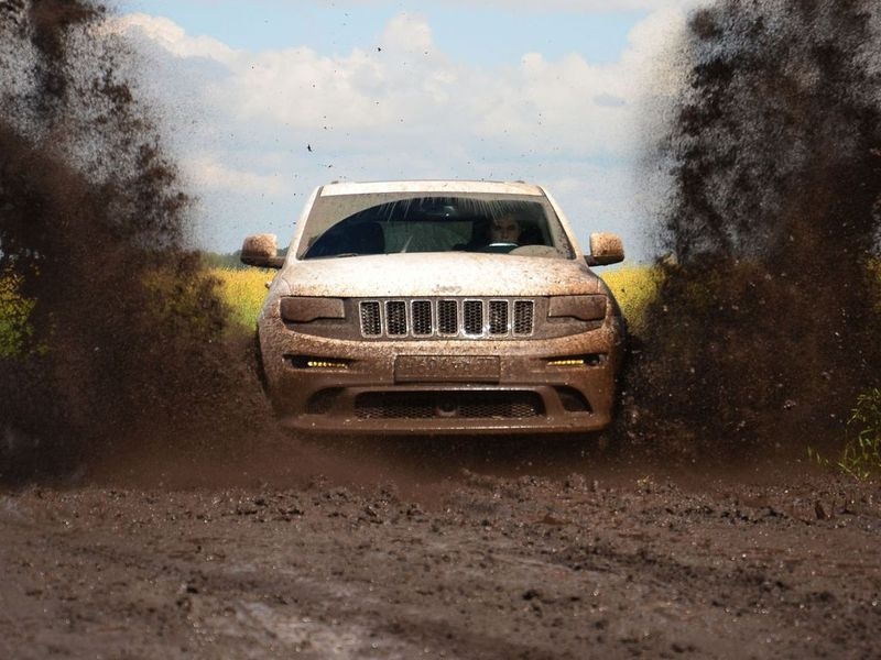 Jeep Grand Cherokee SRT: впадаем в крайности с самым мощным "индейцем"