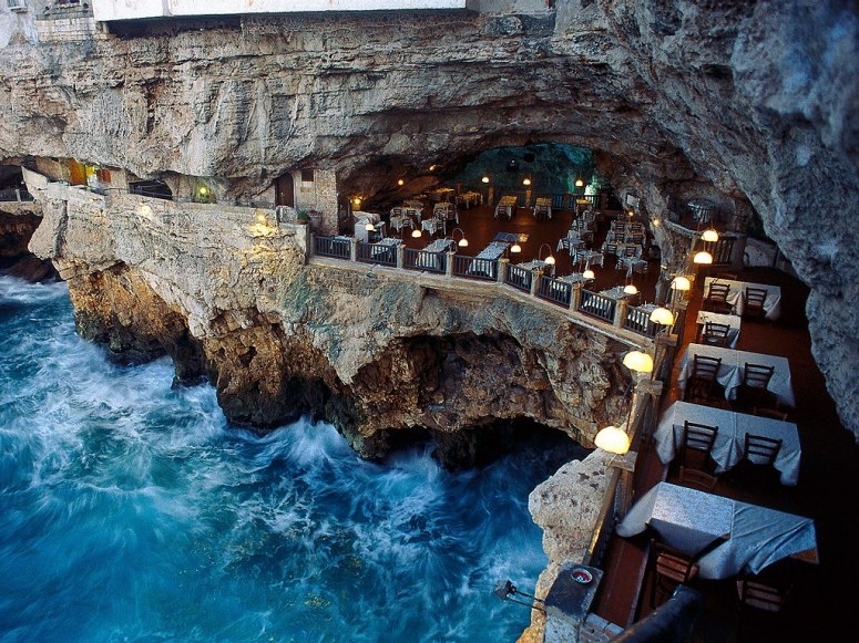 Пещерный ресторан Grotta Palazzese, Италия