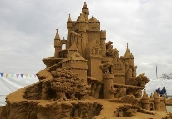 Все мы строили песочные замки