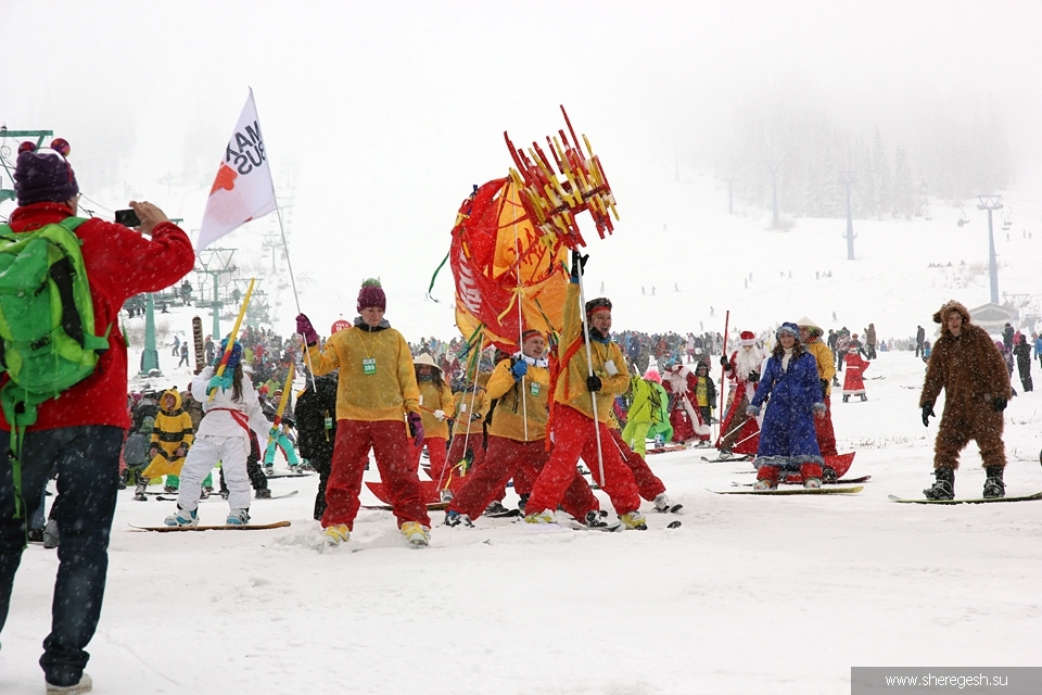 Спуск в карнавальных костюмах Grelka Fest 2014.