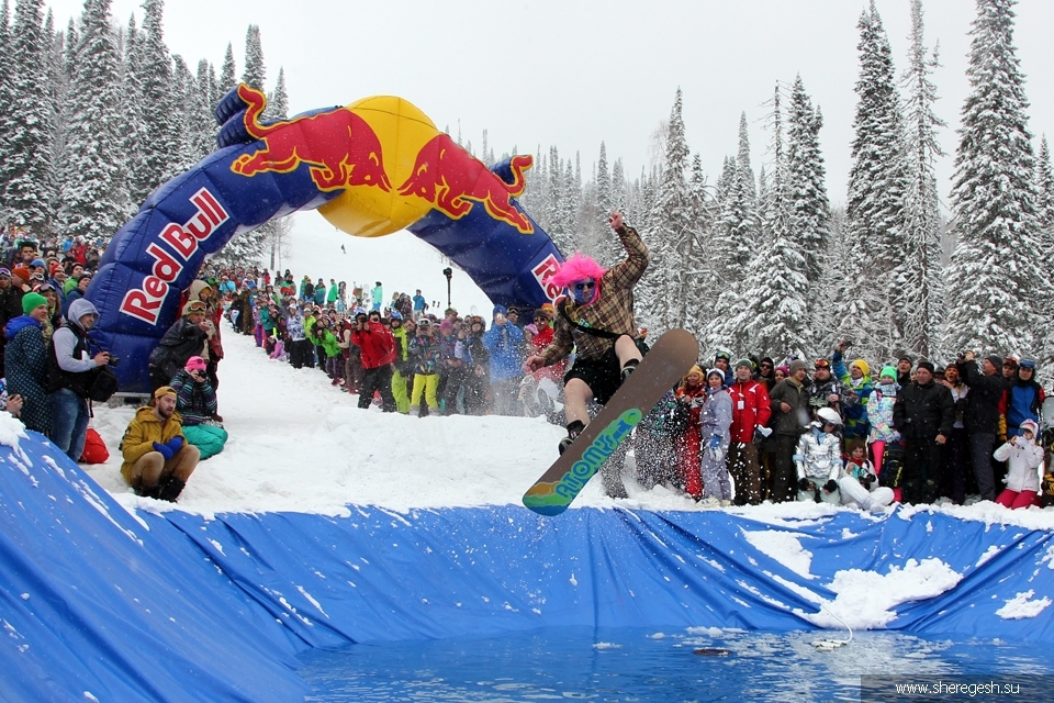 Спуск в карнавальных костюмах Grelka Fest 2014.