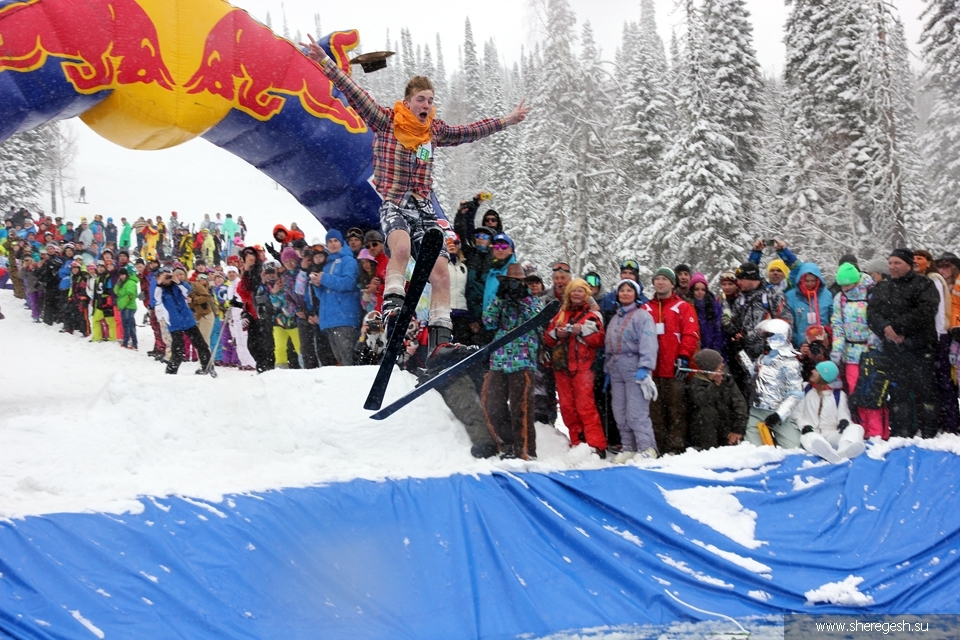 Спуск в карнавальных костюмах Grelka Fest 2014.