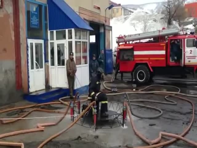 Пожарники прикалываются.