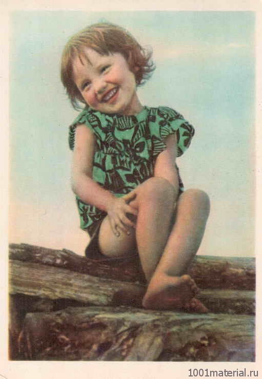 Счастливое детство на старых советских открытках