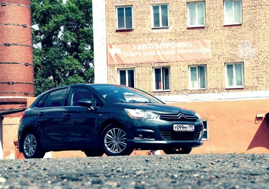 КАК НАУЧИТЬ ДЕВУШКУ ВОДИТЬ АВТОМОБИЛЬ?
