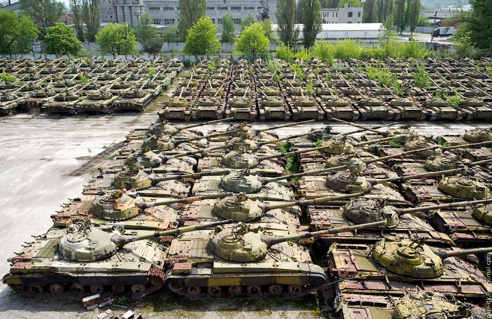 Кладбище танков или сказ о былом величии. 14 фото + 1 видео
