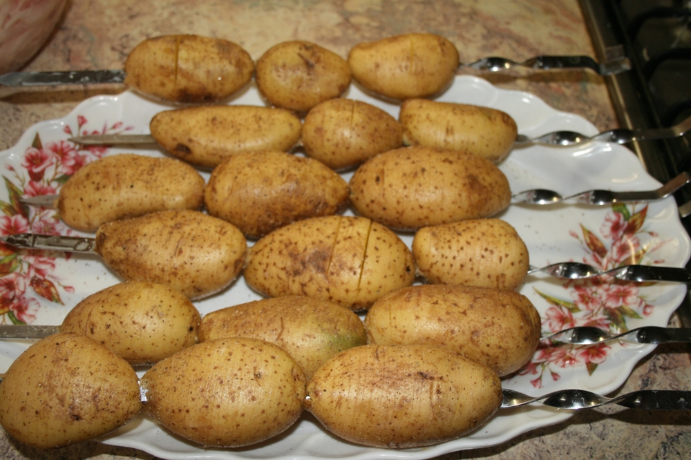 Картошка на мангале.