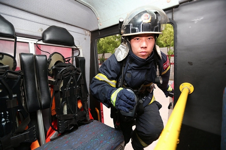 Бесстрашный китайский пожарный 