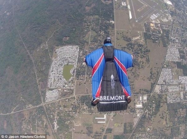Британец прыгнул без парашюта с высоты 700 метров 