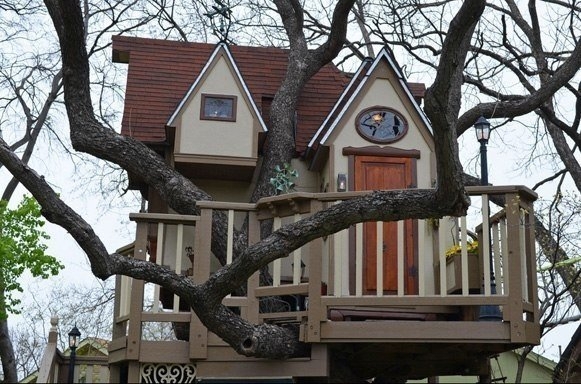 Детский домик на дереве.