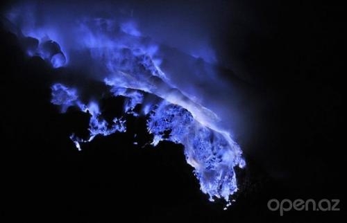 Kawah Ijen — вулкан с голубой лавой