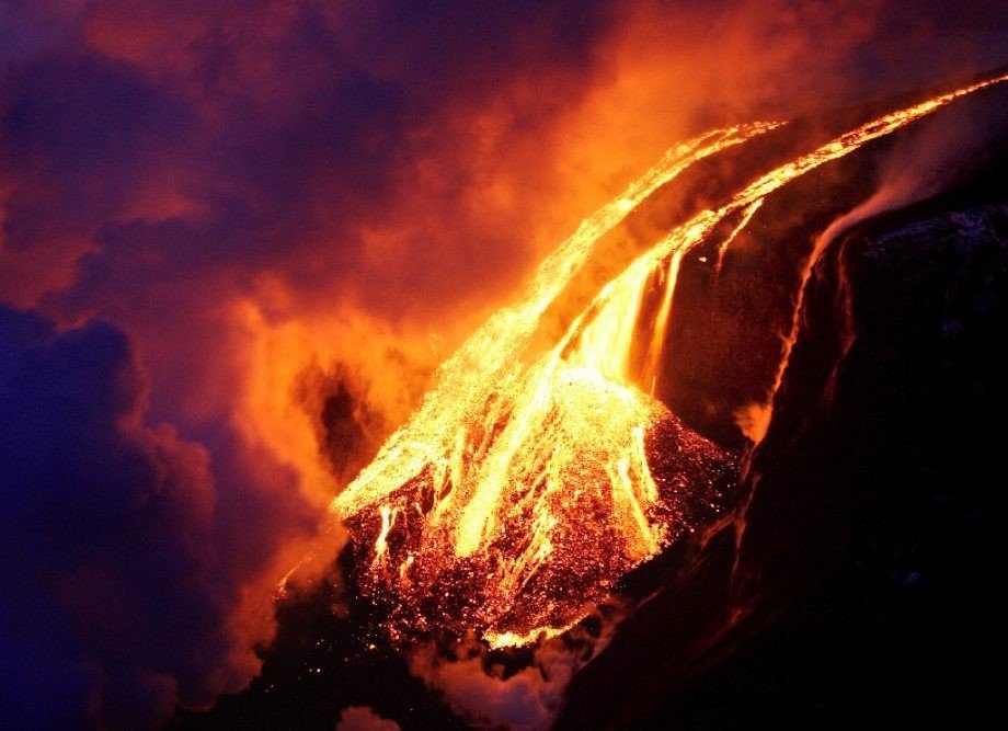 Вулканическая лава.