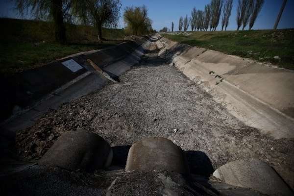 Фашисты отключили воду крыму.... тем хуже фашистам.