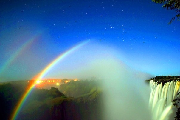 Радуга над водопадом Виктория. Просто красиво :)