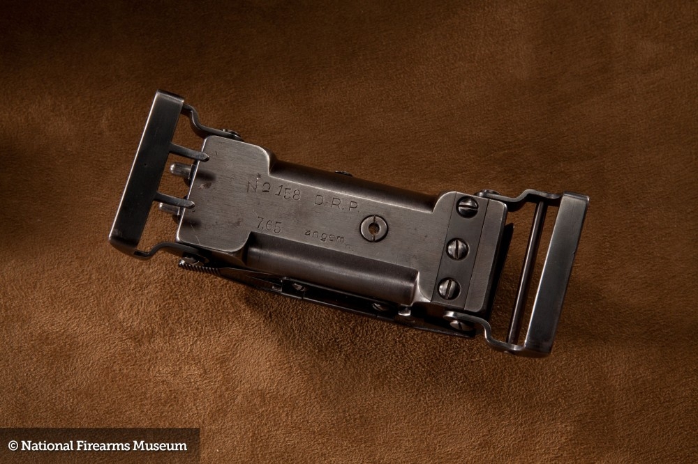Уникальное огнестрельное оружие Третьего рейха – пряжка-пистолет. 