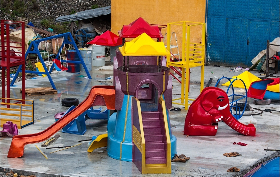 Албанская фабрика детских площадок
