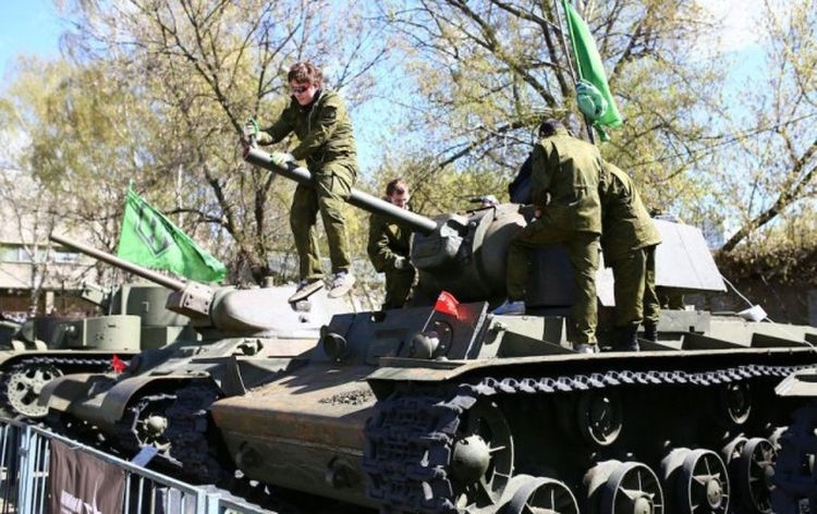 Геймеры помоют танки ко Дню Победы