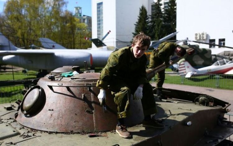Геймеры помоют танки ко Дню Победы