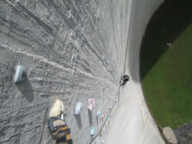 Крупнейший в мире скалодром.